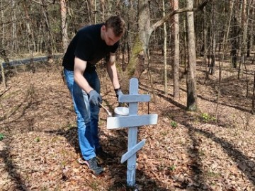 Wiosenne porządki na cmentarzach wojennych z czasów I wojny światowej w Kamionie nad Rawką, 